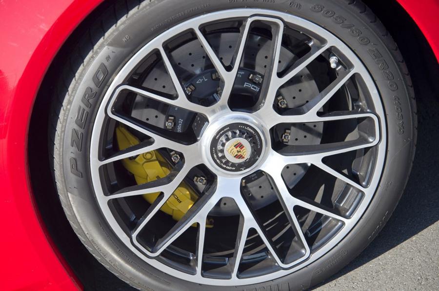  Porsche 911 Turbo S 2014 года  (фото 4 из 33)